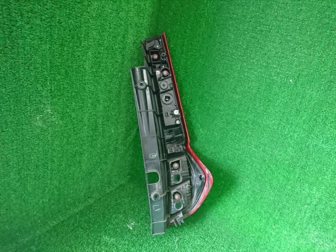 M900A ルーミー 左テールランプ コイト 220-69047 (43783)
