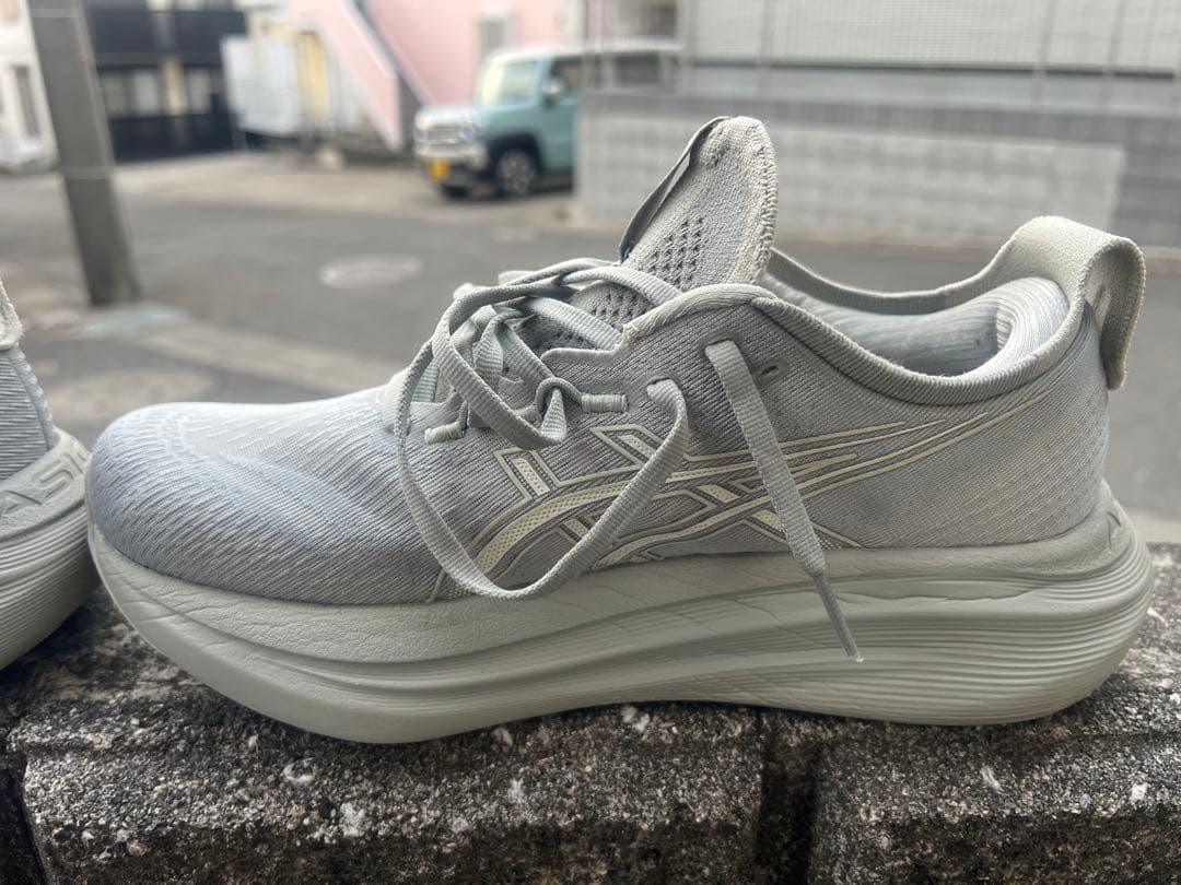ASICS GEL-NIMBUS 28グレー ランニングシューズ