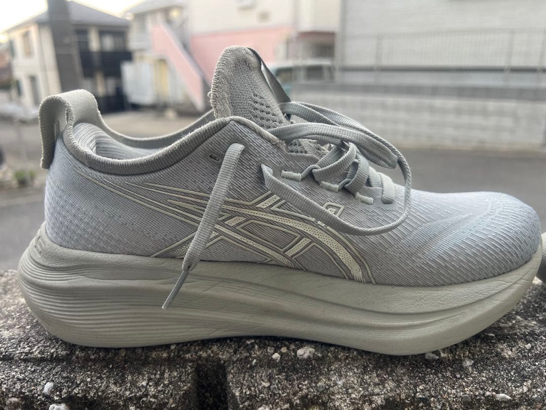 ASICS GEL-NIMBUS 28グレー ランニングシューズ