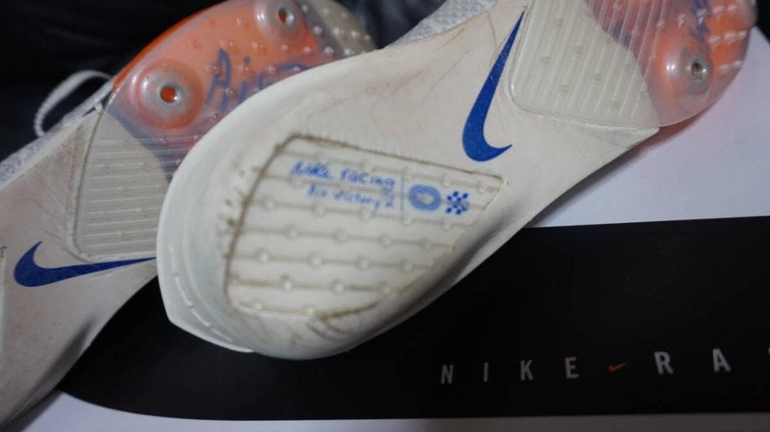 《NIKE　ナイキビクトリー2ブループリント》陸上 シューズケース＆ニードルピン