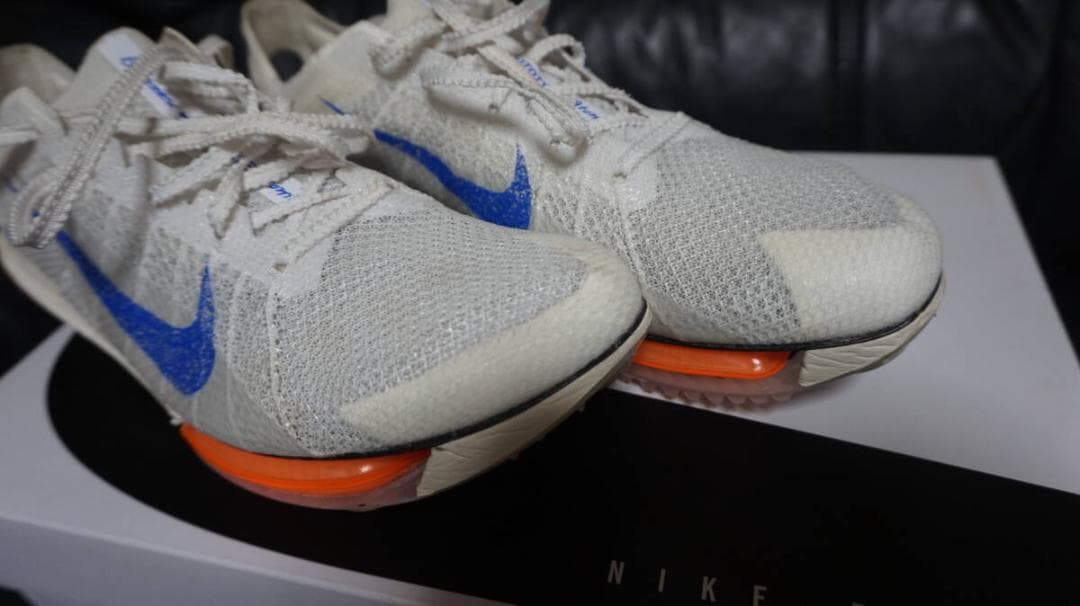 《NIKE　ナイキビクトリー2ブループリント》陸上 シューズケース＆ニードルピン