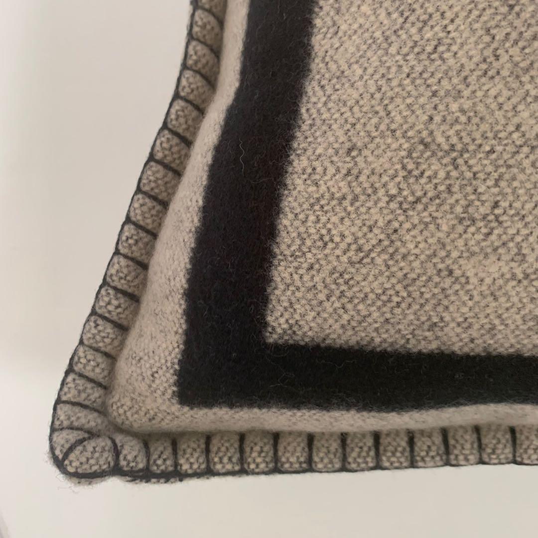 CHANEL CCロゴ クッション ベージュ ブラック AA8505