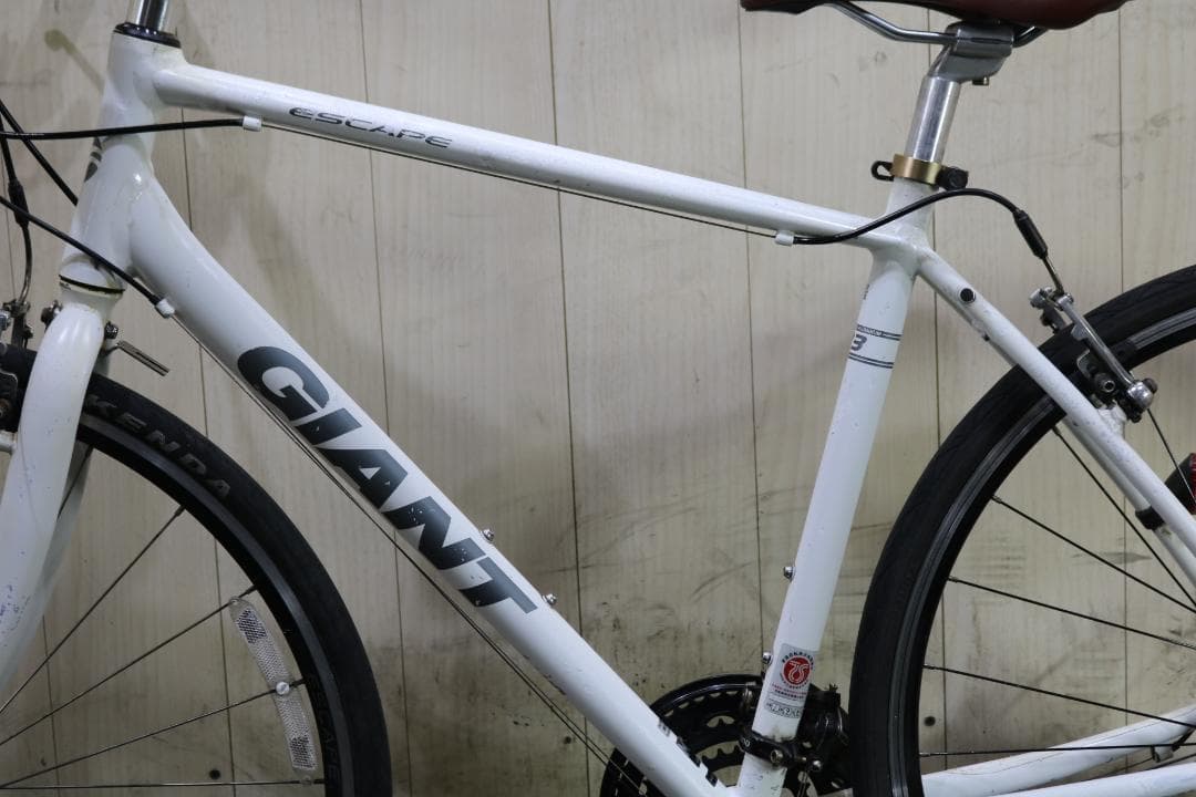 GIANT ESCAPE R3 700C アルミ 24速 500mm 白クロス