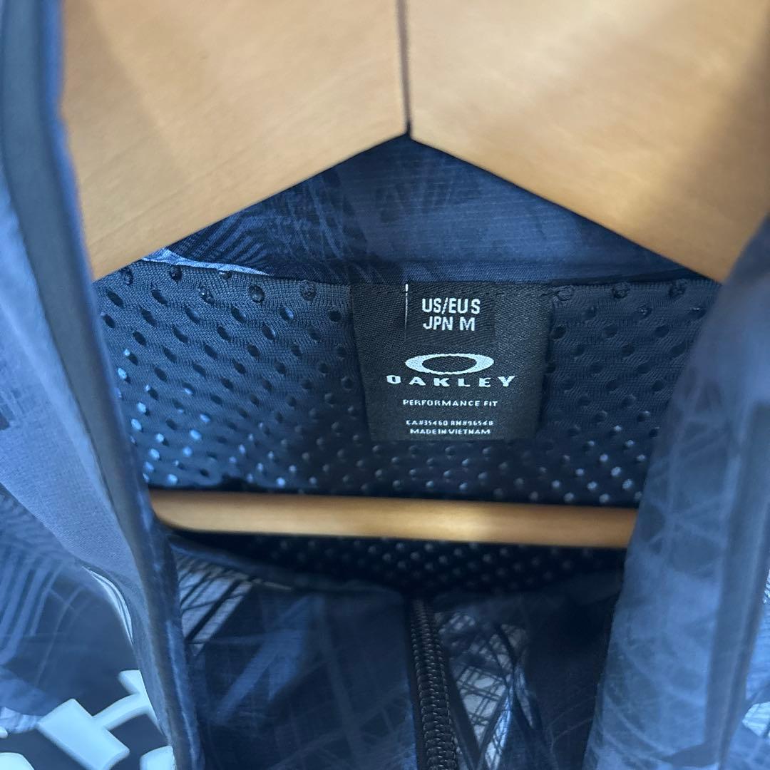 美品　オークリー(OAKLEY)ウインドブレーカー 軽量 M ゴルフウェア