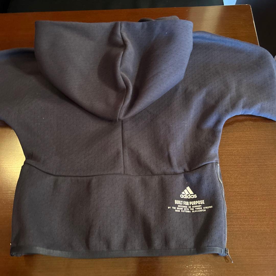 adidas レディースパーカー