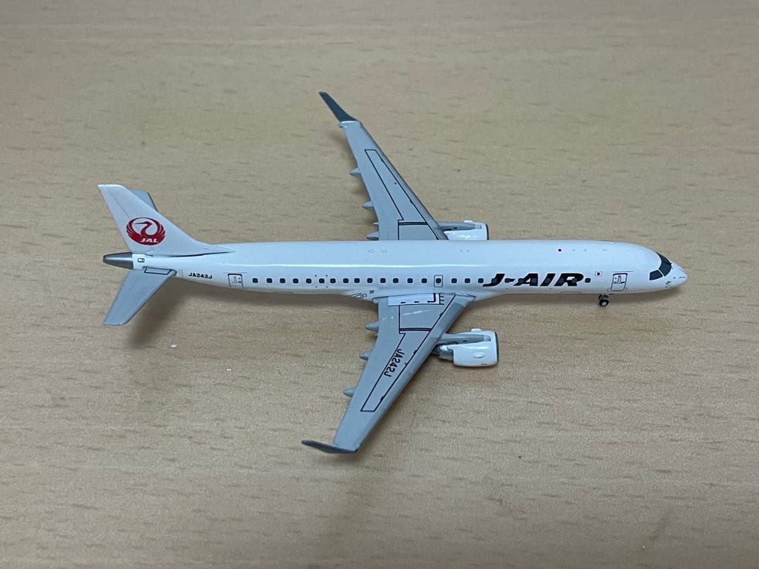 航空機・ヘリコプター JC Wings J-AIR E190 (JA242J) 1/400