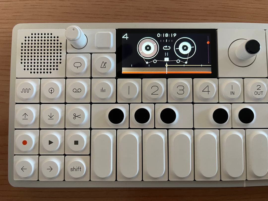 鍵盤楽器 OP-1 field / Teenage Engineering