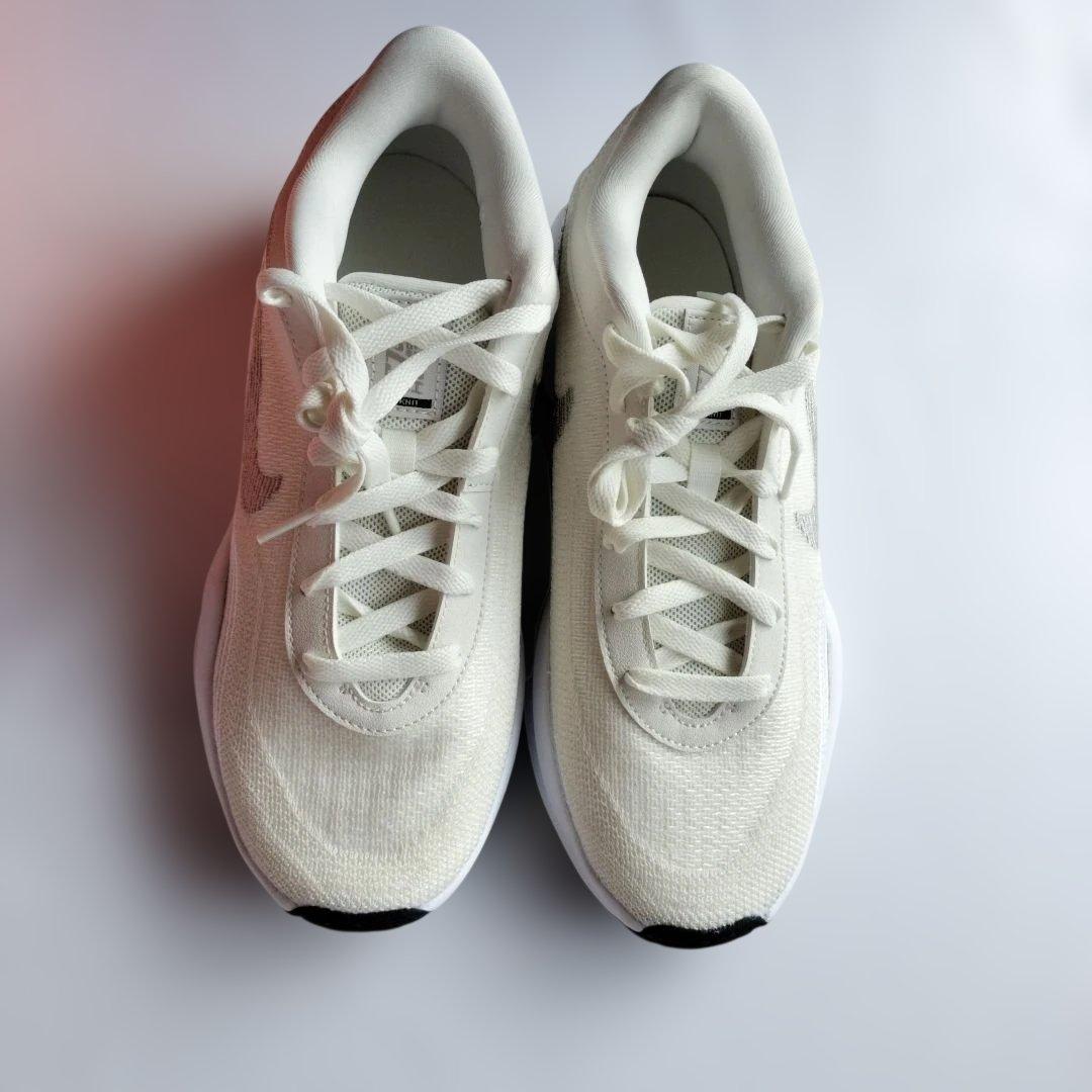 【試し履きのみ】Nike GTハッスルアカデミー　バッシュ 26cm