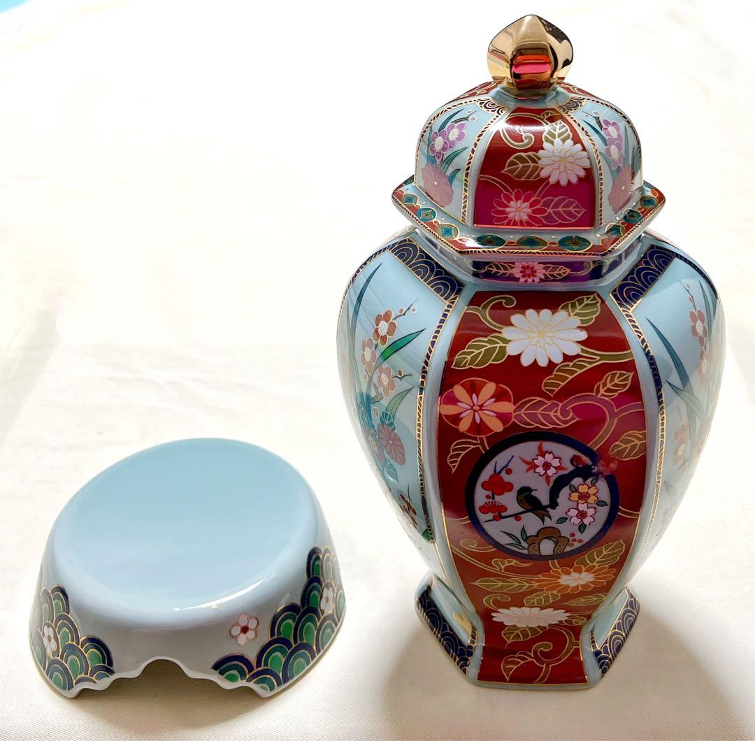 未使用　陶磁器　古伊万里　金彩色絵花鳥図　台座付き　沈香壷　飾り壷