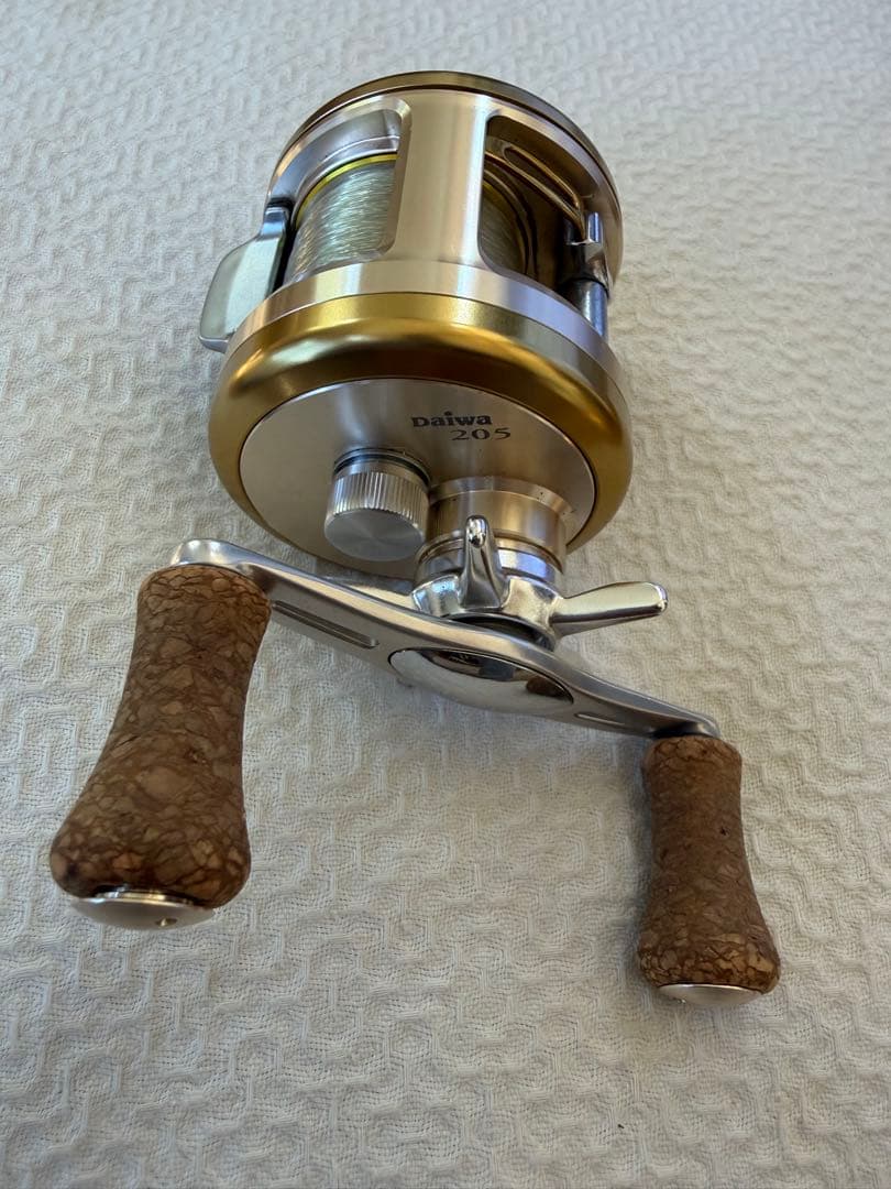 美品　DAIWA ダイワ　ミリオネア CV-Z 205
