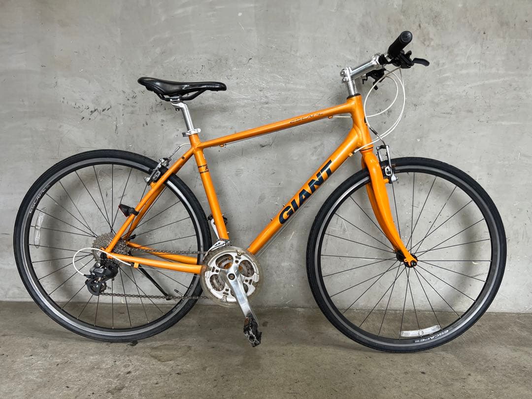 クロスバイク　GIANT ESCAPE R3 ジャイアント　前後タイヤ新品‼️