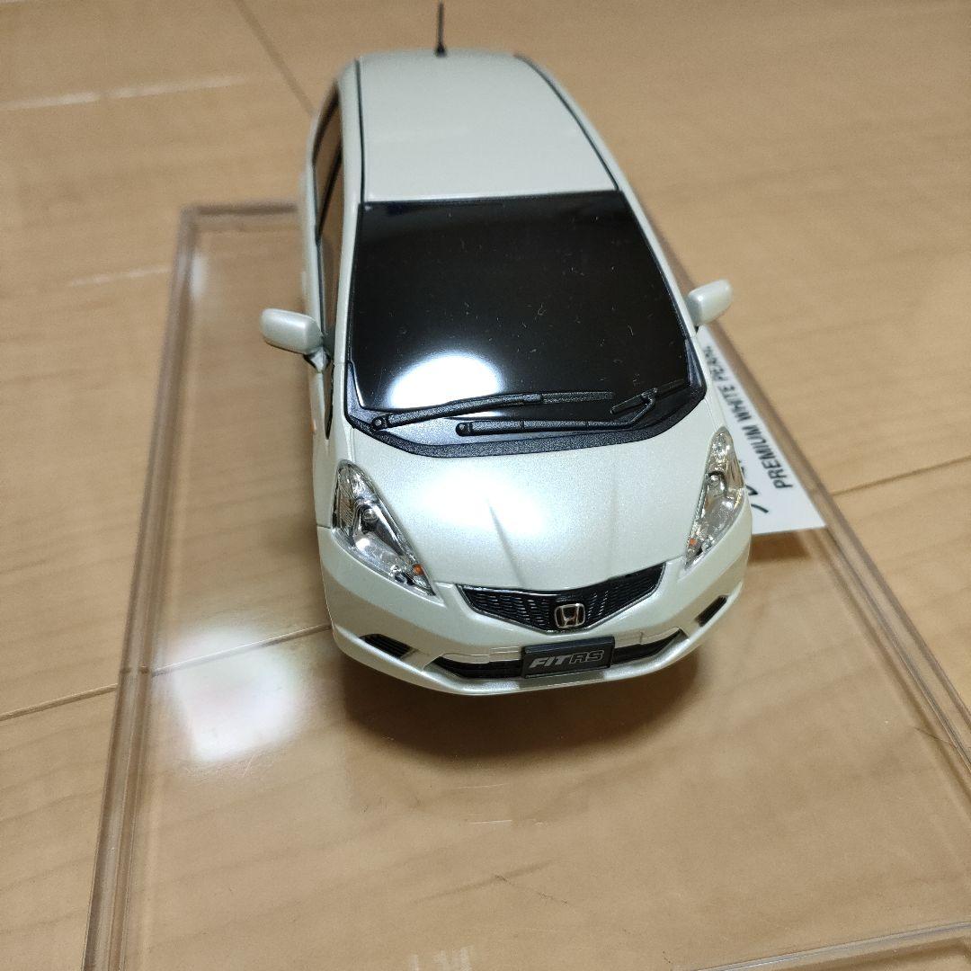 フィットRS プレミアムホワイト・パール ミニカー カラーサンプル