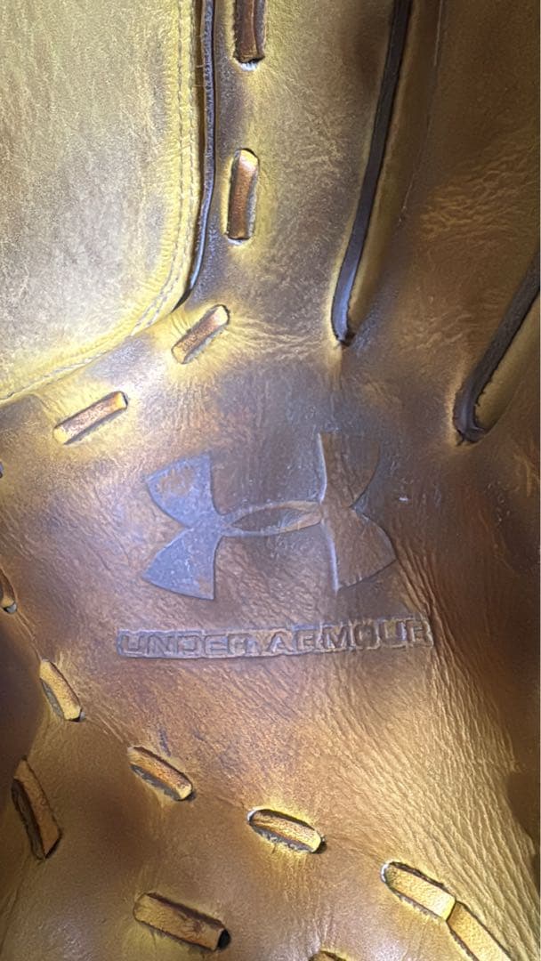 軟式　Under Armour イエローグローブ 右投げ　投手用