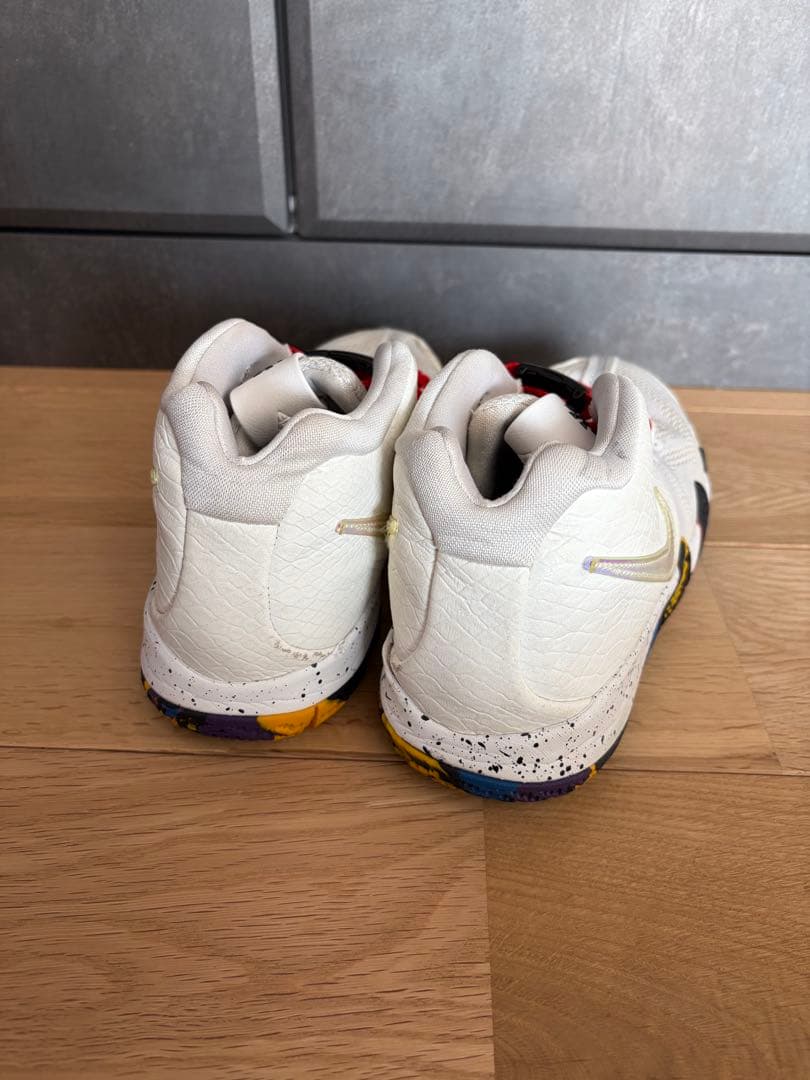 NIKE ナイキ Kyrieカイリー バスケットボールシューズ 22.5ジュニア