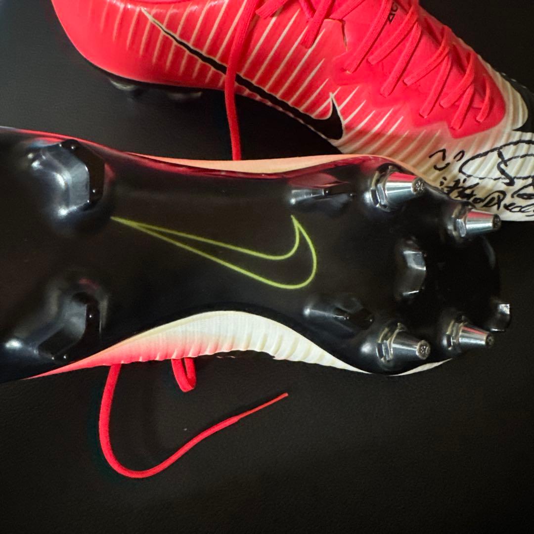 Nike Mercurial 赤 サッカーシューズ サイン入り