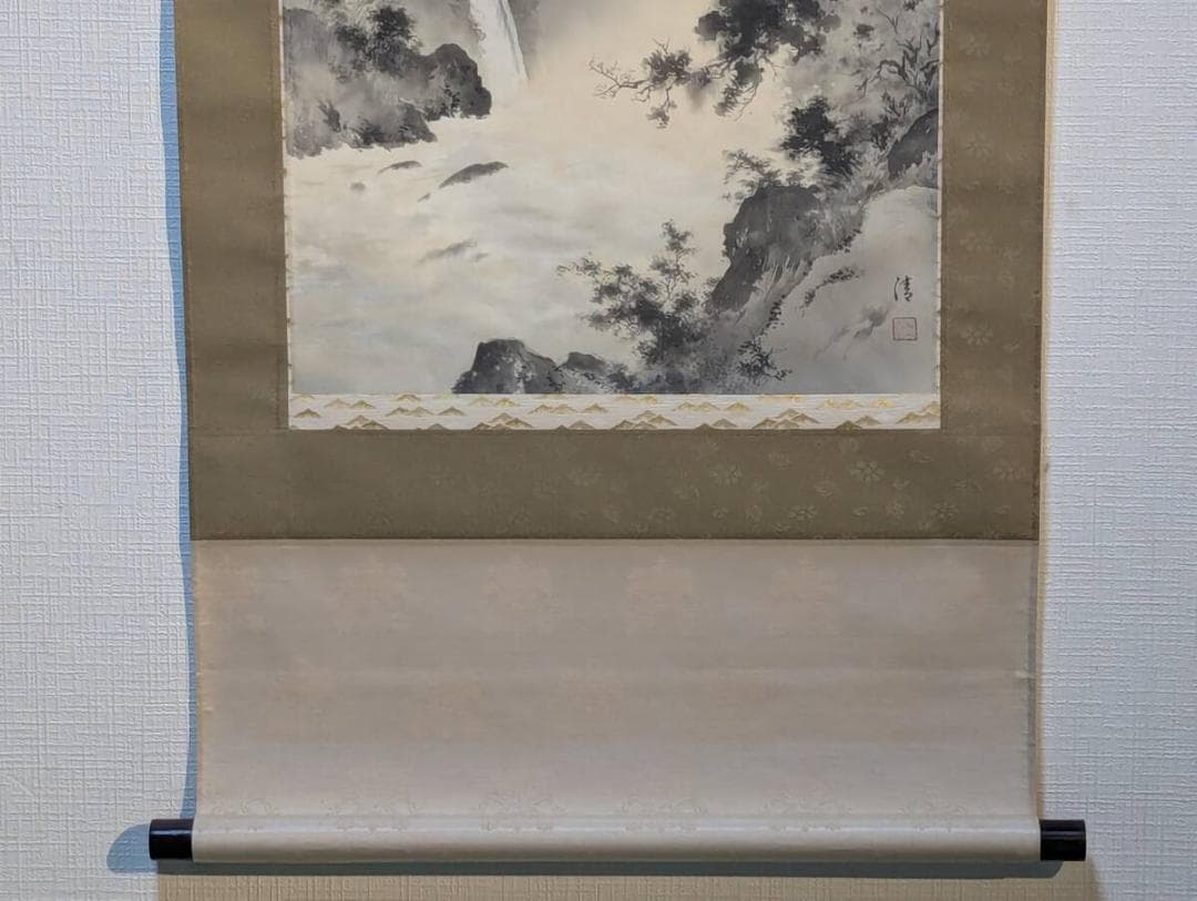 【真作】掛軸　水墨山水　墨彩山水掛軸　幽峰に落つる白瀑図　共箱入　V125
