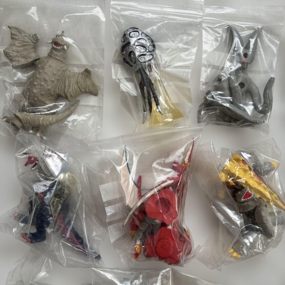 ガチャガチャ　カプセルトイまとめ売り　ウルトラマン　ゴジラ他