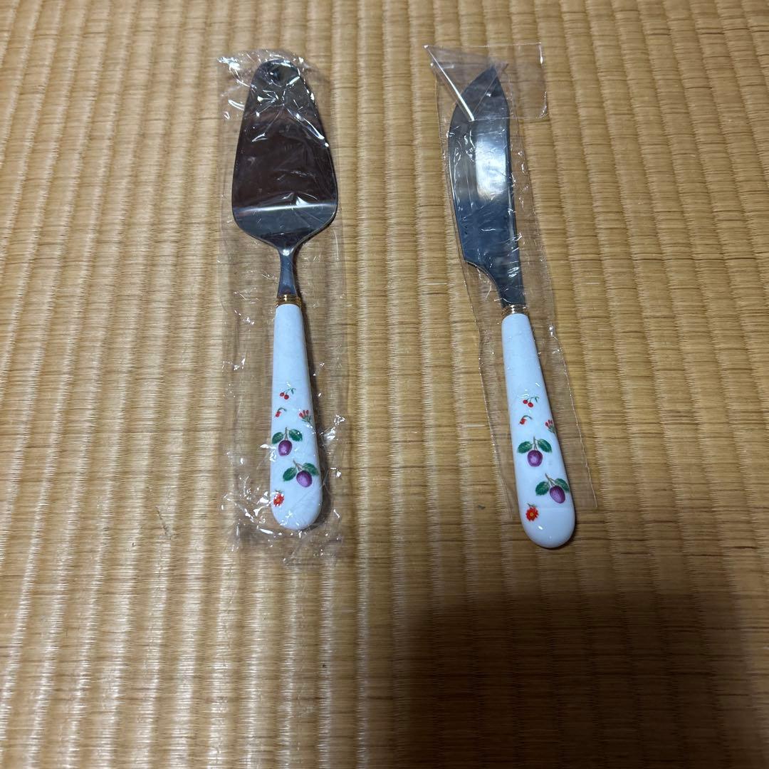 ケーキサーバーとナイフ