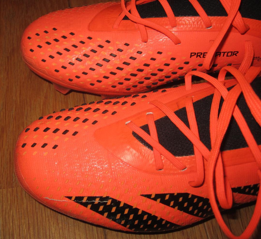 アディダスのスパイク「プレデターアキュラシー.1L ジャパン HG/AG」