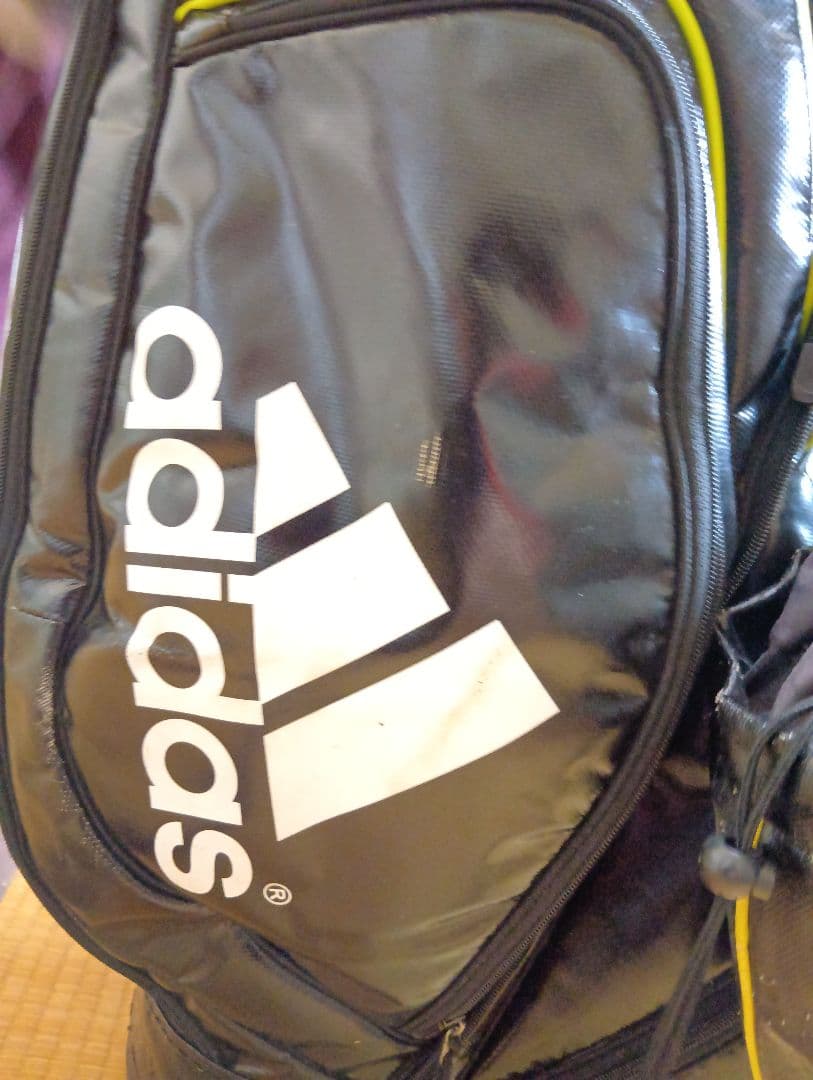 adidas ゴルフバッグ ブラック イエロー仕切付き アイアンカバー付属 ツヤ