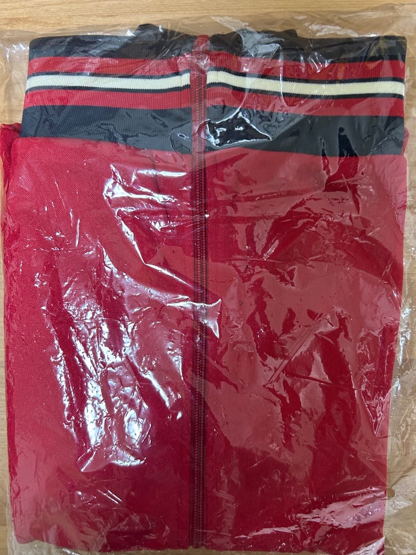 お値下げ中 カープ トラックジャケット Mサイズ (レッド)