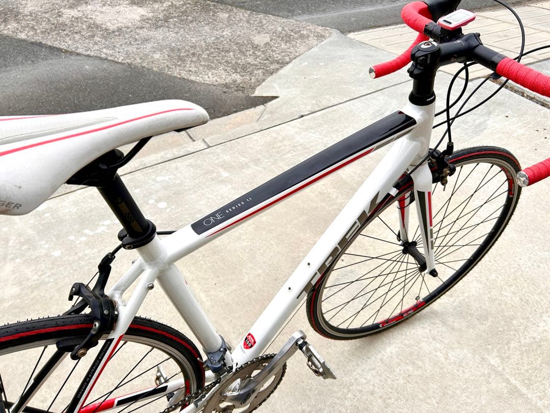 美品　ロードバイク　自転車　岡山　TREK ONE SERIES 1.1