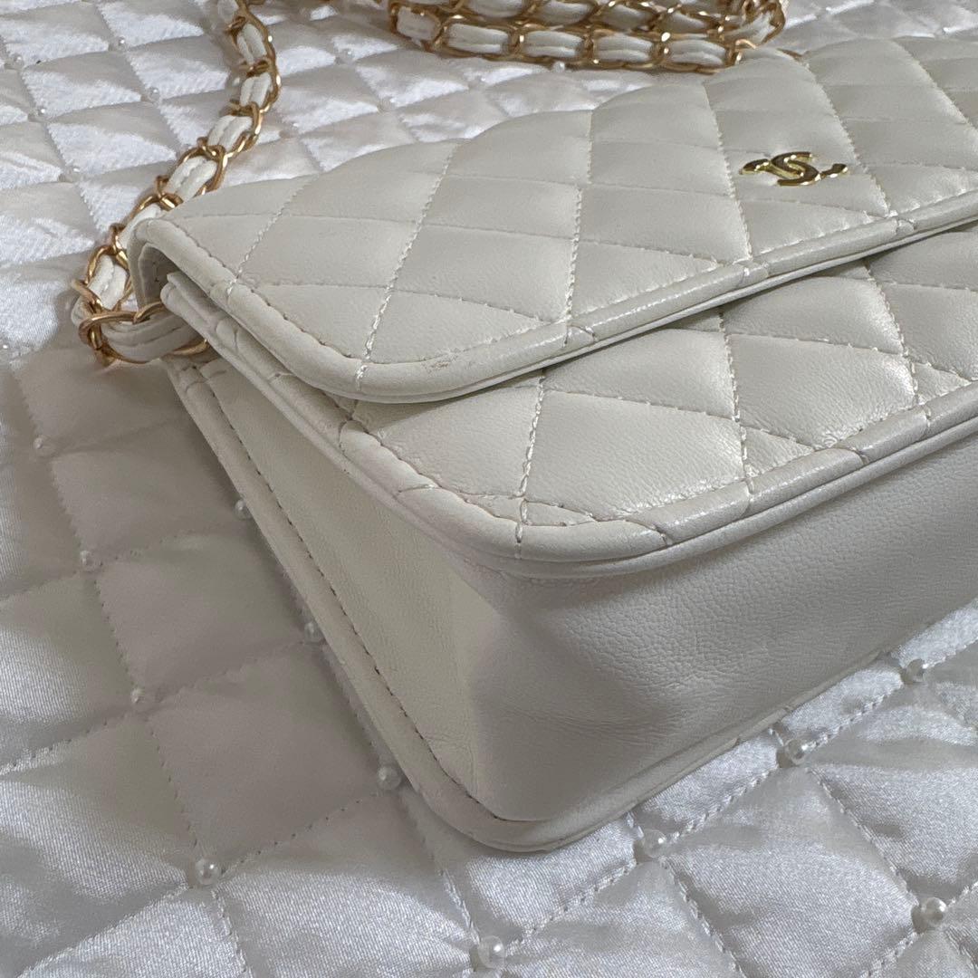 CHANEL シャネル ノベルティ ホワイト チェーンショルダーバッグ 斜め掛け