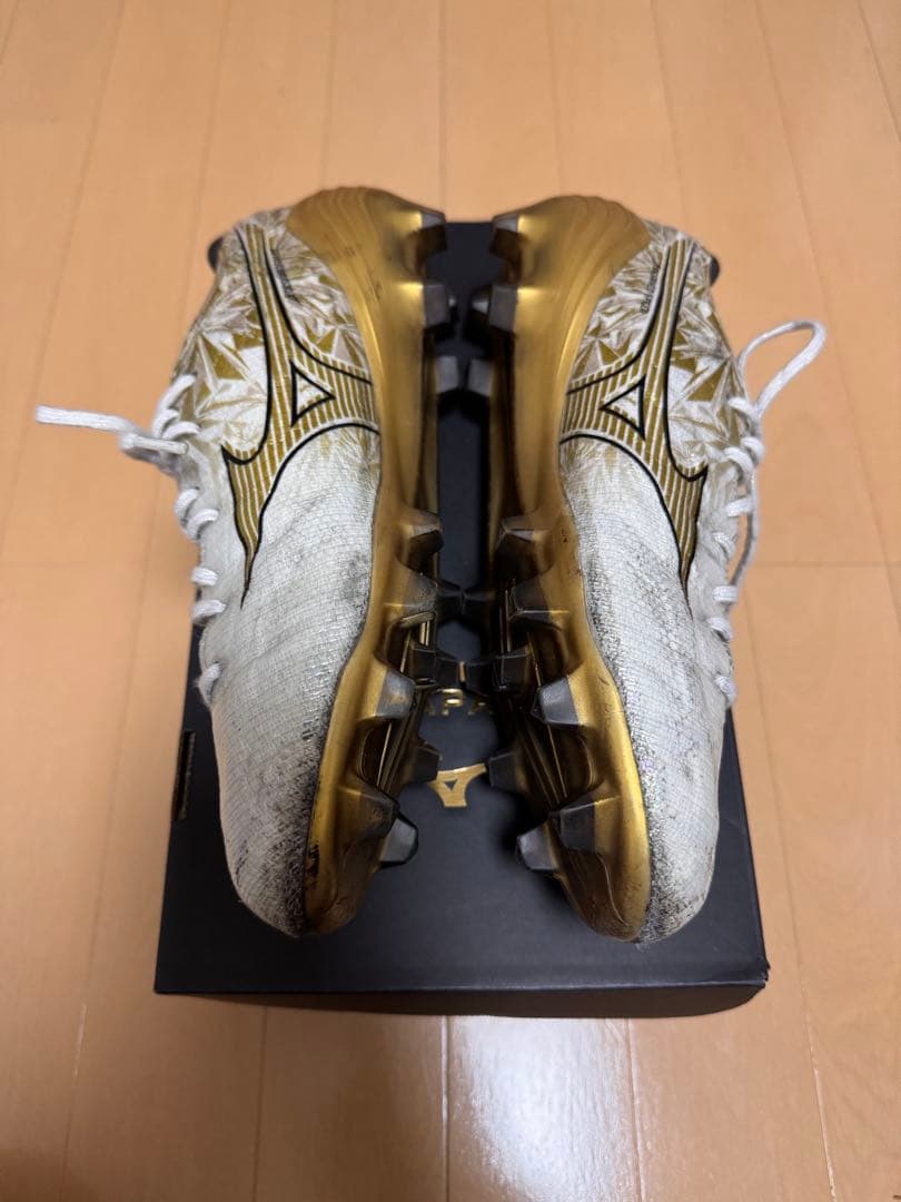 Mizuno Alpha サッカーシューズ ホワイト/ゴールド　25センチ