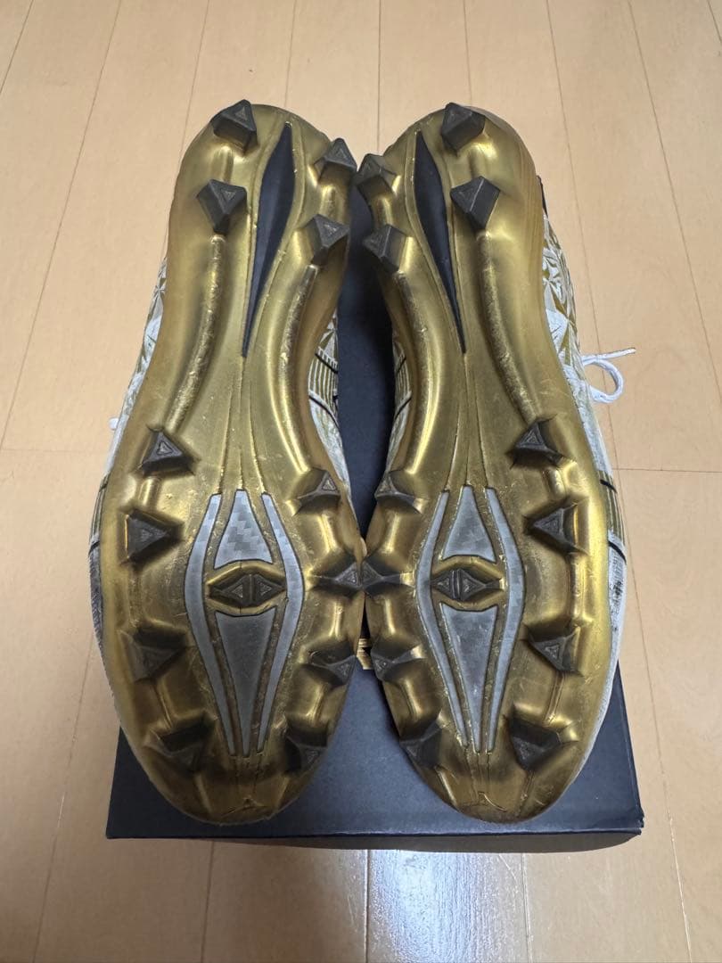 Mizuno Alpha サッカーシューズ ホワイト/ゴールド　25センチ