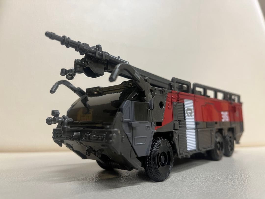 センチネルプライム 腐食銃/盾/双刃刀付き スタジオシリーズ 消防車 非正規