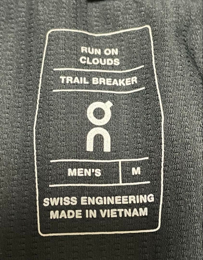 On Pace Hoodie ウインドブレーカー