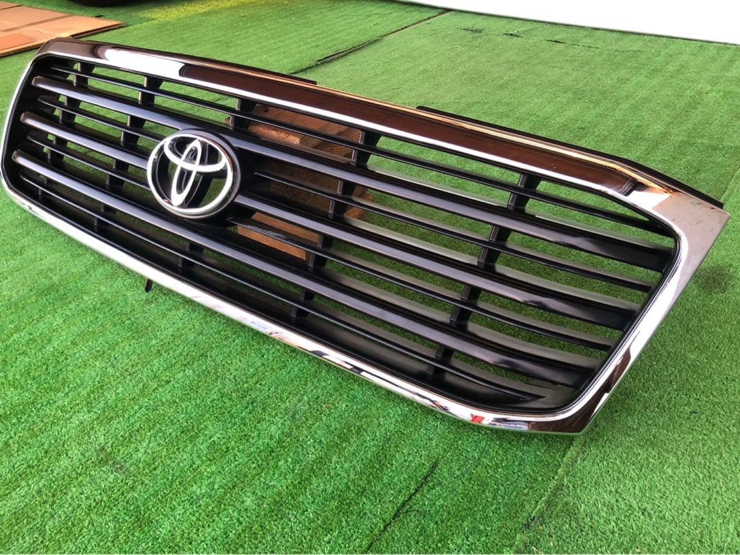 トヨタ　100系ランドクルーザー　ラジエーターグリル