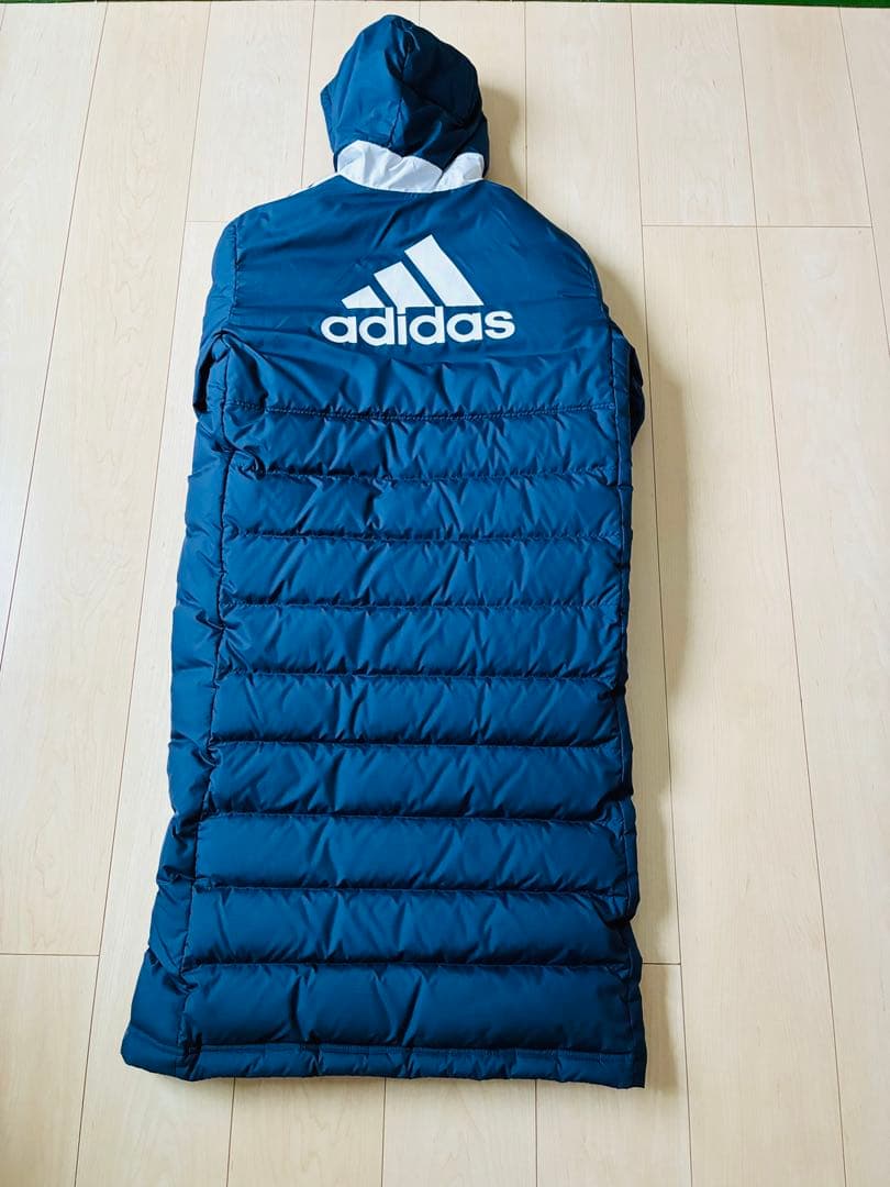 adidas ネイビー ダウンコート