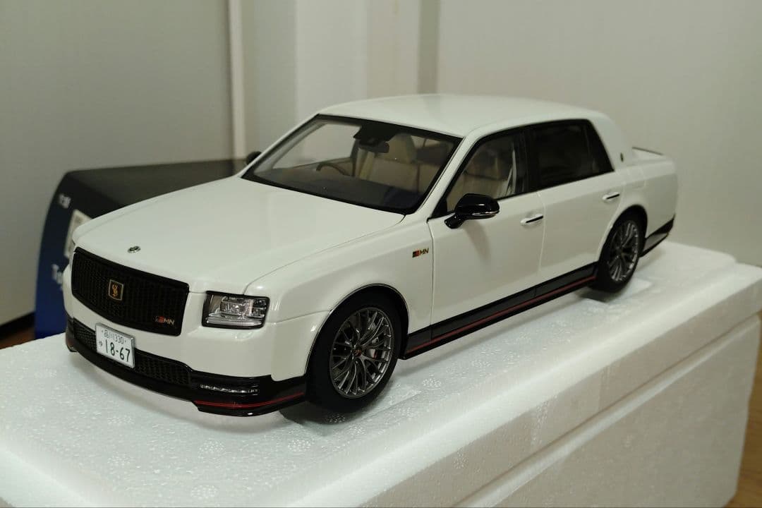 1/18 トヨタ センチュリー GRMN 白 オートアート