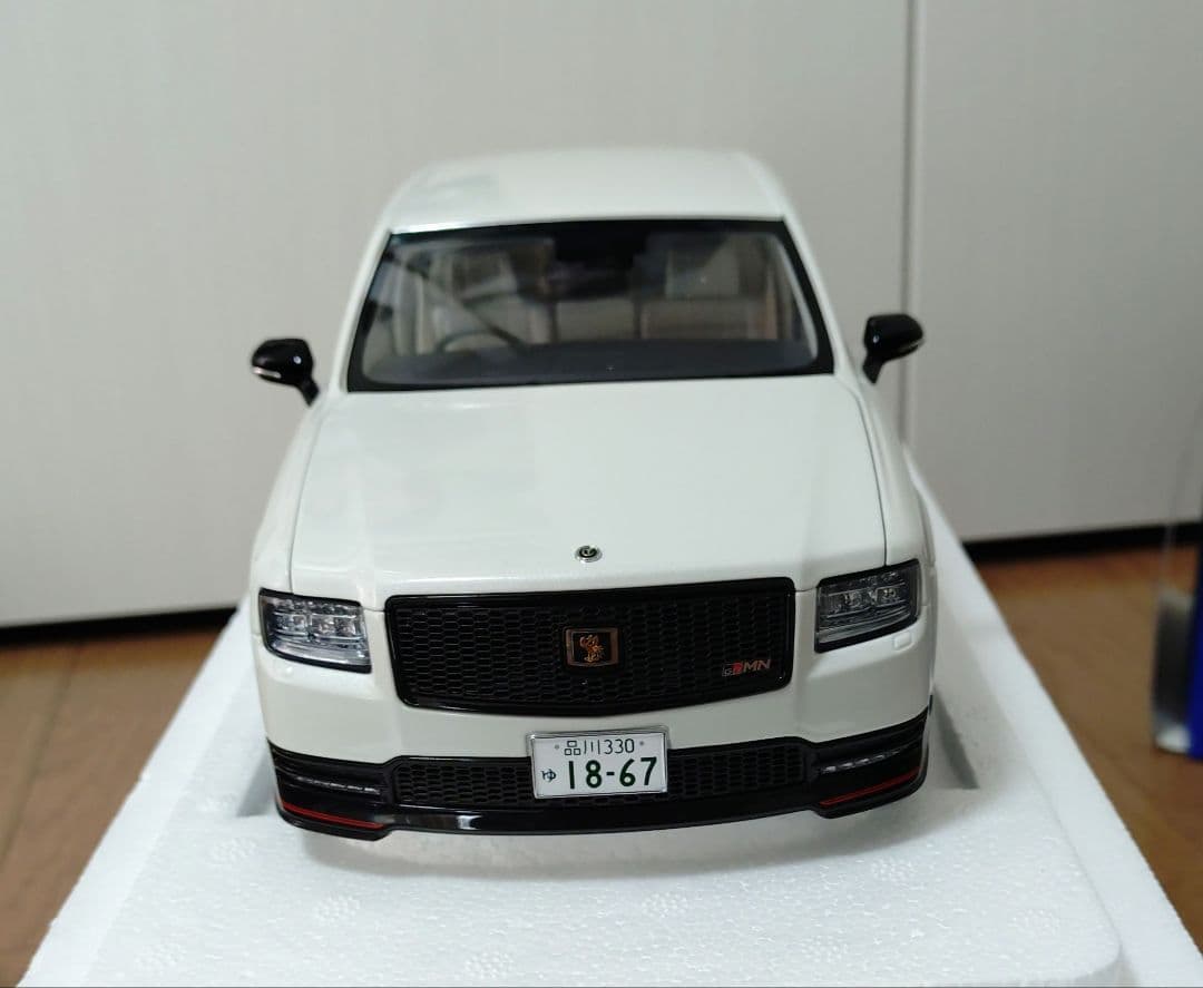 1/18 トヨタ センチュリー GRMN 白 オートアート