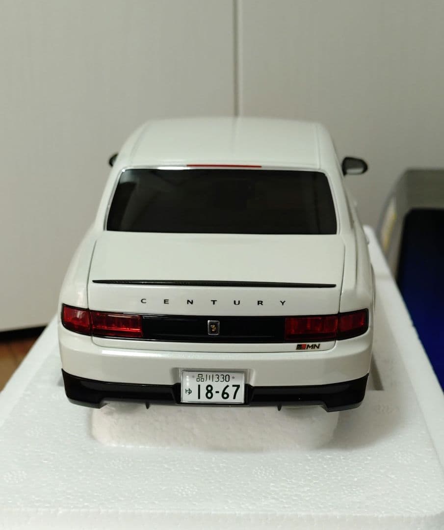 1/18 トヨタ センチュリー GRMN 白 オートアート