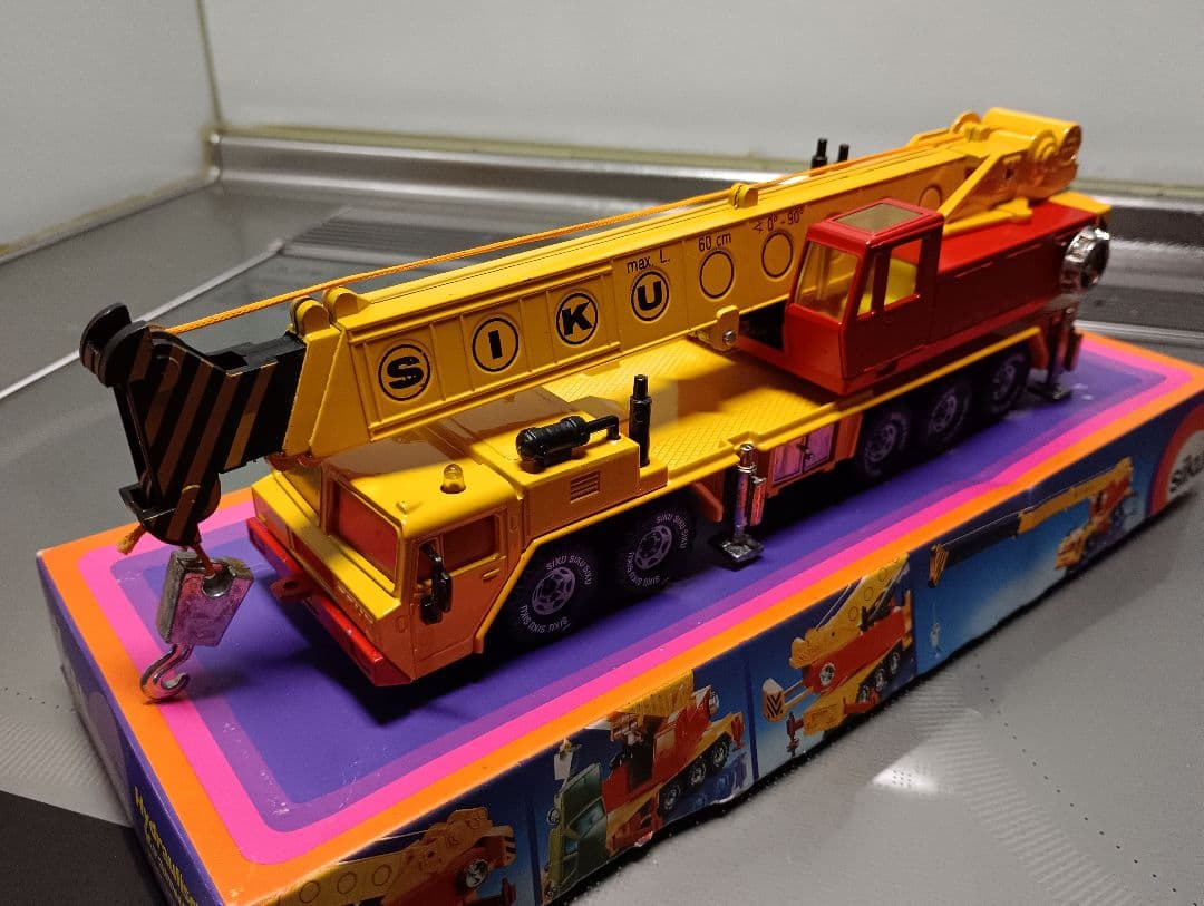 siku製 クレーン車 1/50スケールモデル