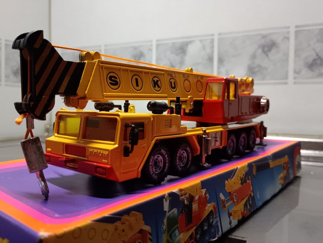siku製 クレーン車 1/50スケールモデル