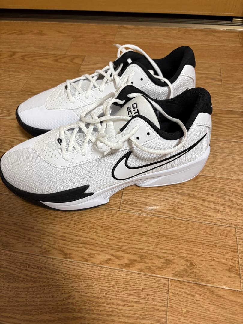 NIKEバスケシューズ G.T. カット アカデミー EP ローカット 白