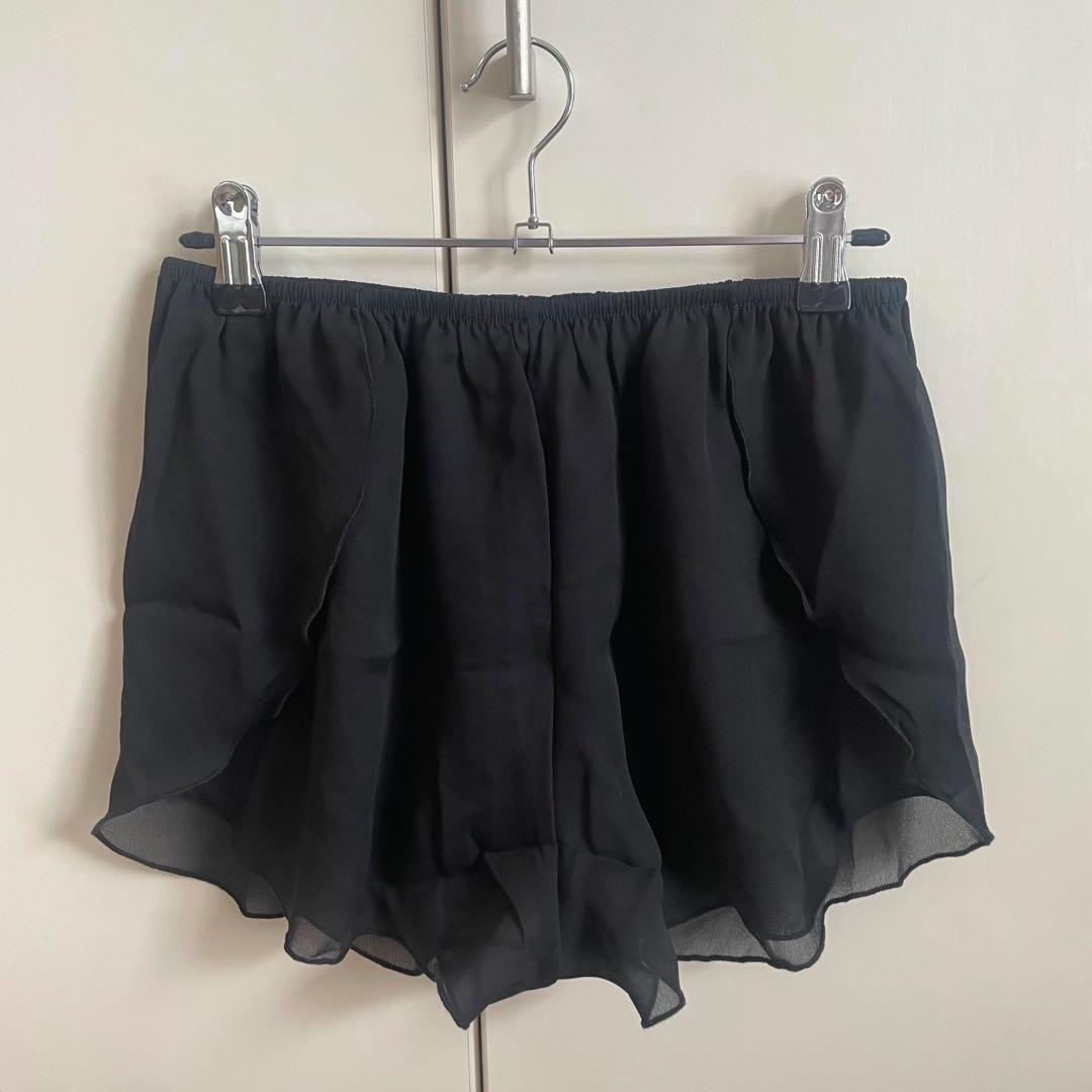 【週末限定値下】スカート風 バレエ ショートパンツ M 黒 お尻が隠れる 希少