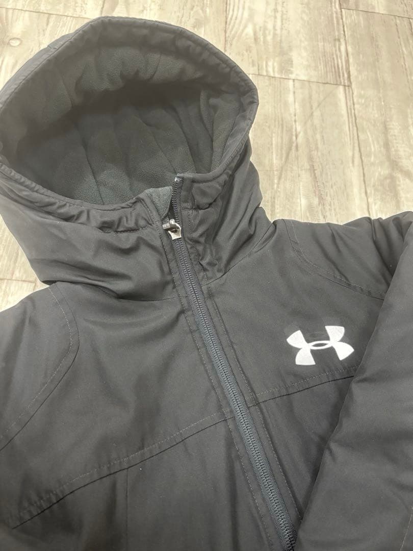限定値下！Under Armour 黒 ベンチコート／ジュニア130〜145cm