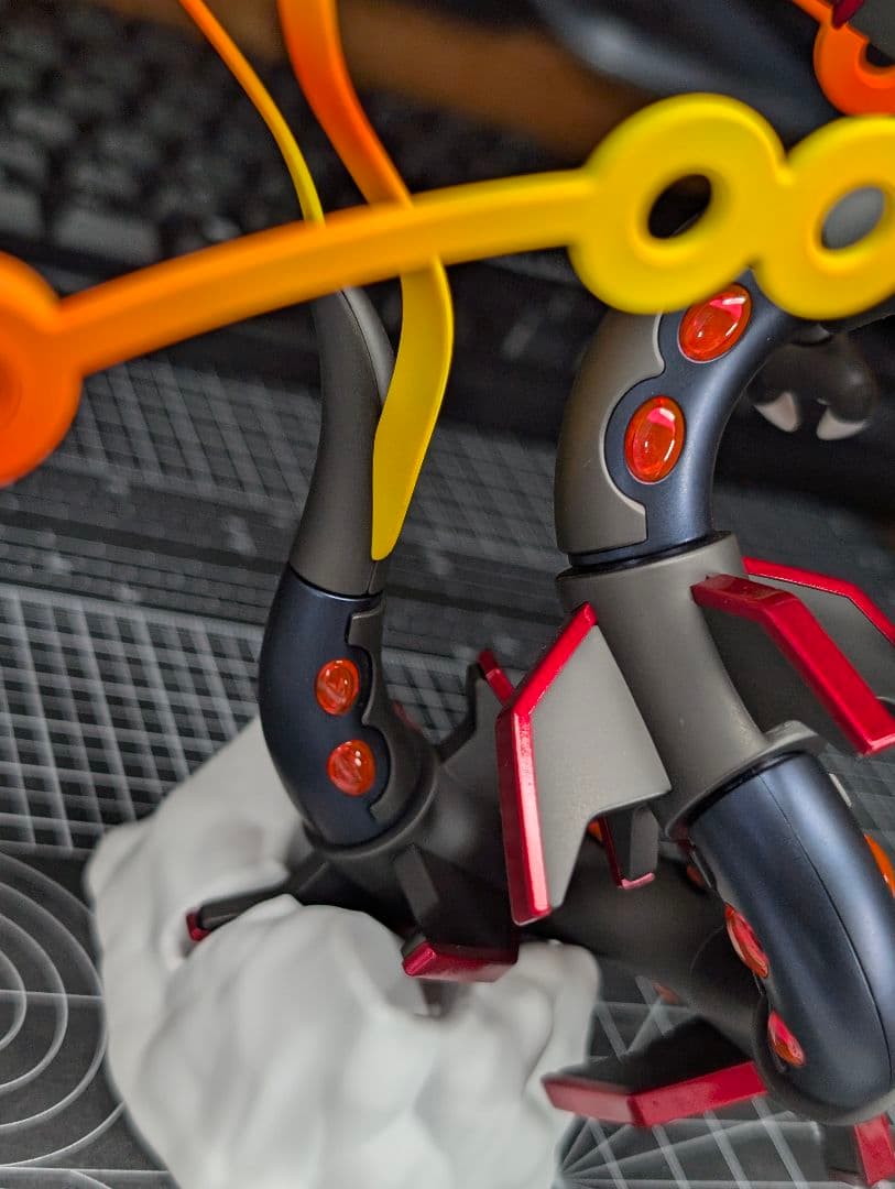 黒いメガレックウザ　全塗装　完成品　ポケプラ