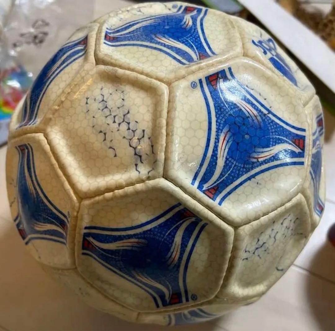 FIFA ワールドカップ試合球　1998 選手たちのサイン入りサッカーボール