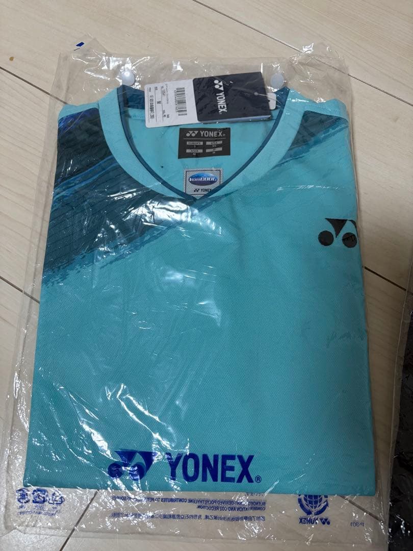 YONEX 水色シャツ 黒パンツ セット