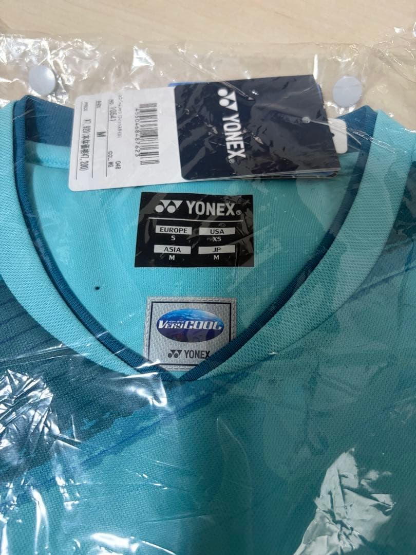 YONEX 水色シャツ 黒パンツ セット