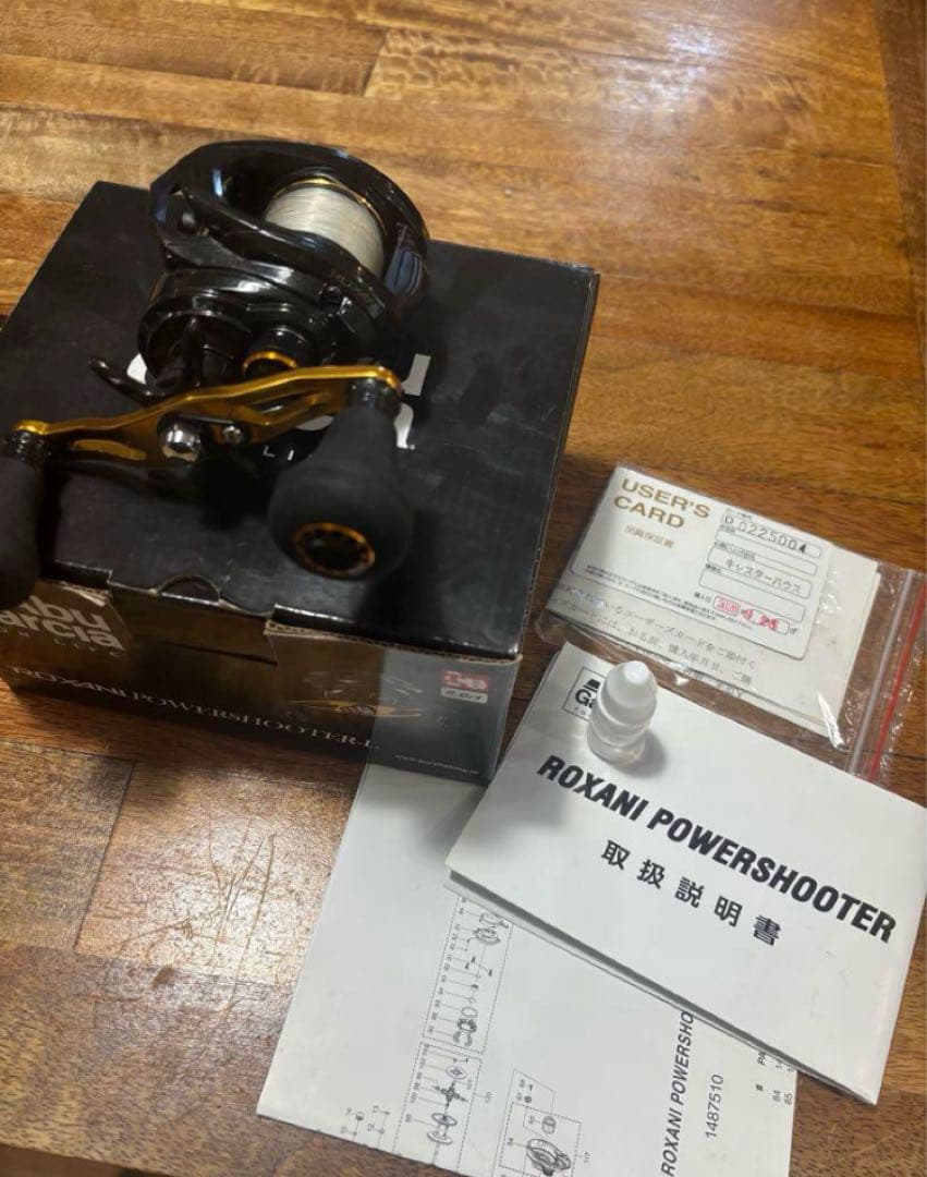 アブガルシア ロキサーニ パワーシューター 左ハンドルフロロ20lb付き