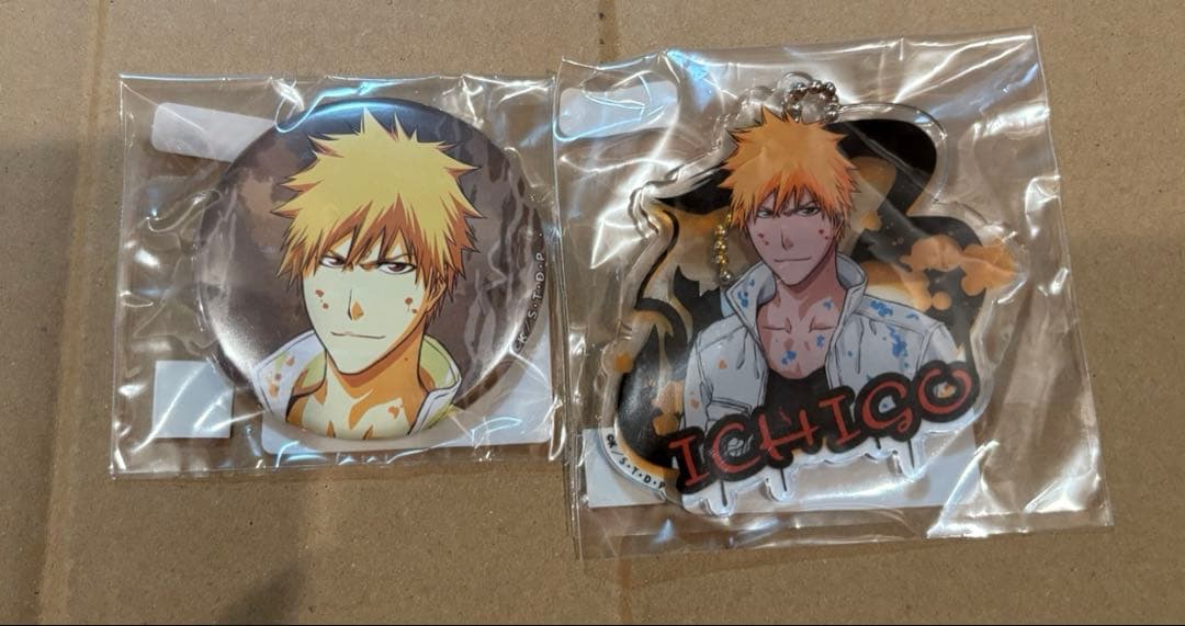 BLEACH 黒崎一護 色紙 缶バッジ アクリルチャーム サンリオコラボ くじ