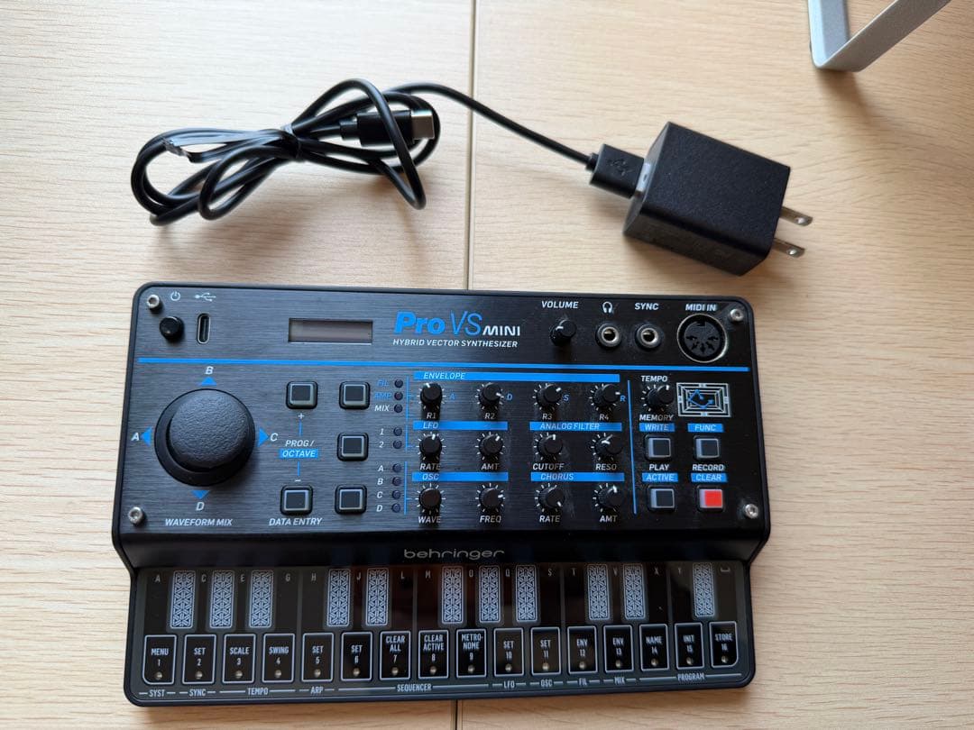 【美品】Behringer Pro VS