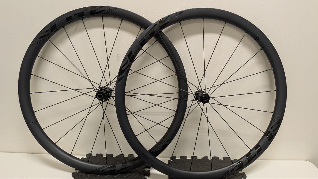 ELITEWHEELS プログラベル カーボンホイールセット　リム内幅24 mm