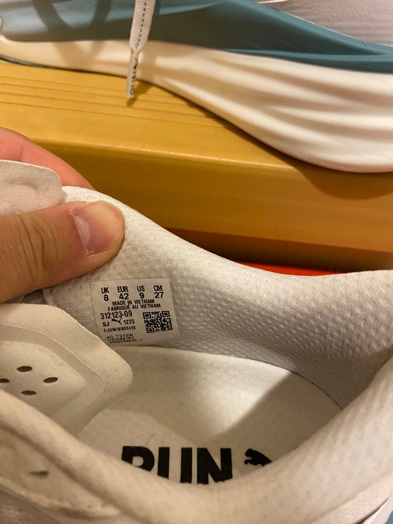 プーマ　PUMA ディヴィエイトニトロ4 27センチ